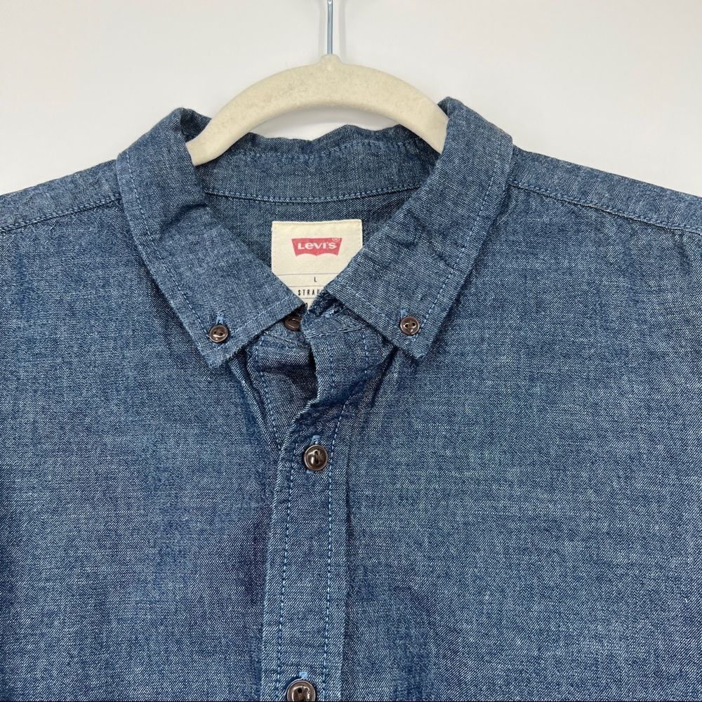 Levi's Button Front Chambray Blue Long Sleeve Cuf… - image 2